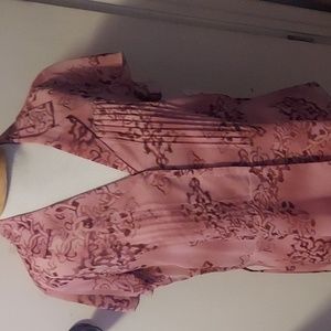 Lady's New York city design Co. Med. Pink top